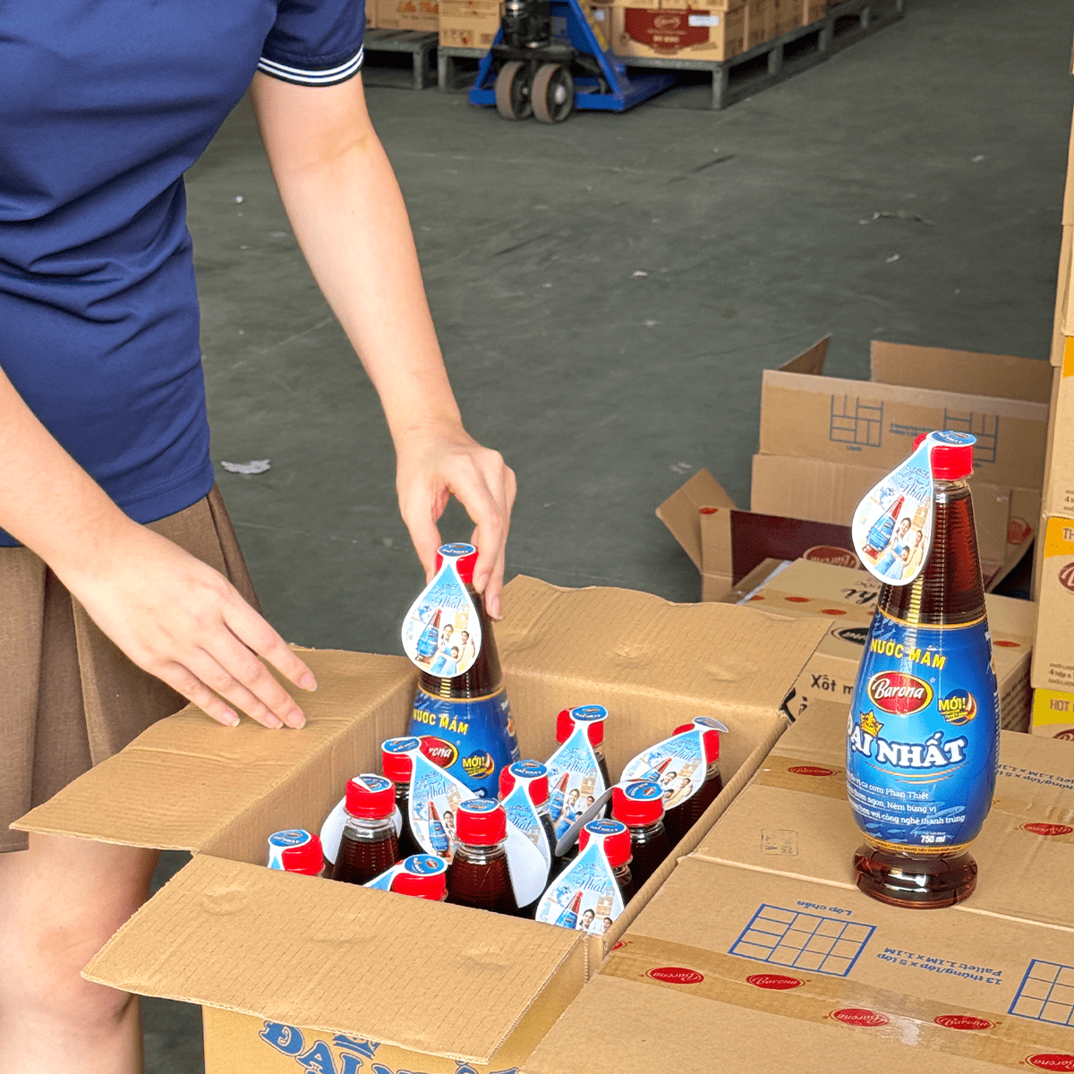 Nuoc mam dai nhat chung tay cuu tro ba con vung lu mien trung 10