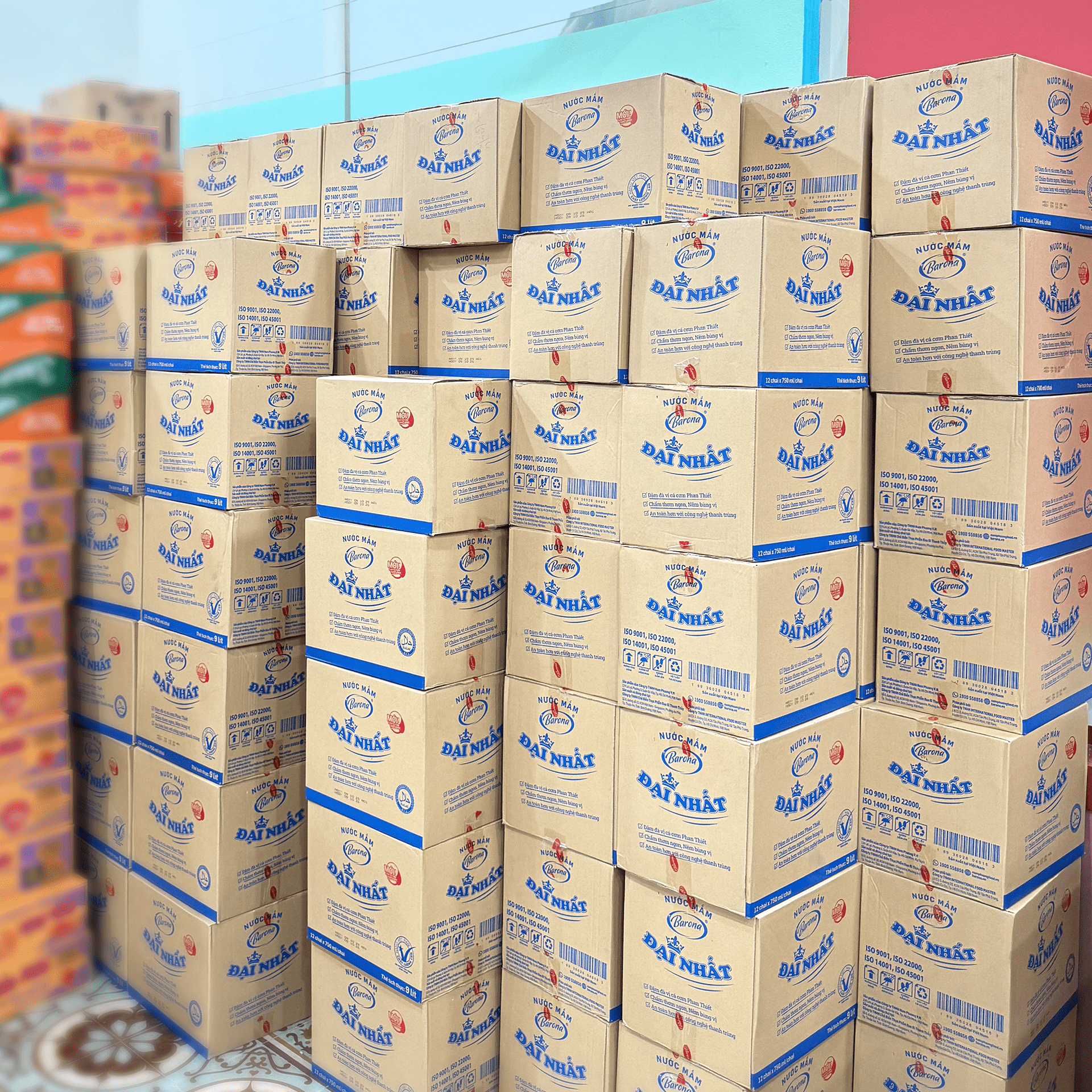 Nuoc mam dai nhat chung tay cuu tro ba con vung lu mien trung 11