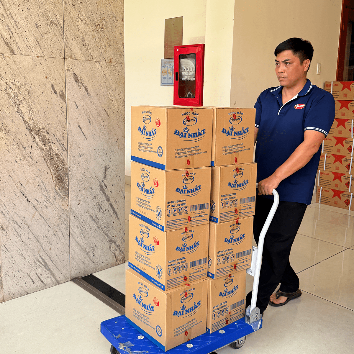 Nuoc mam dai nhat chung tay cuu tro ba con vung lu mien trung 7